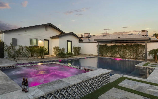 Montecito Luxe 3-villa Retreat w Pool Courtyard