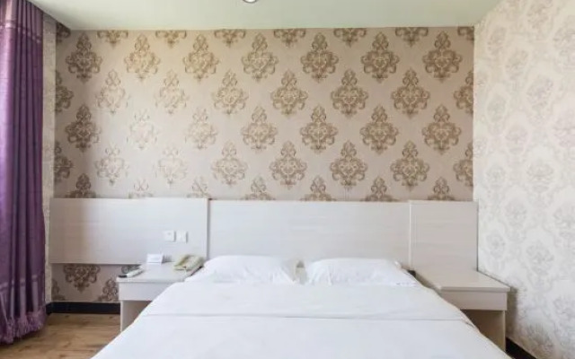 AT YOUNG HOTEL (Beijing Shahe Subway Station Beihang University)