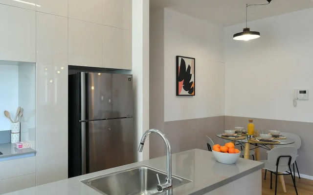 Authentic New Apt Near The Beach Allenby