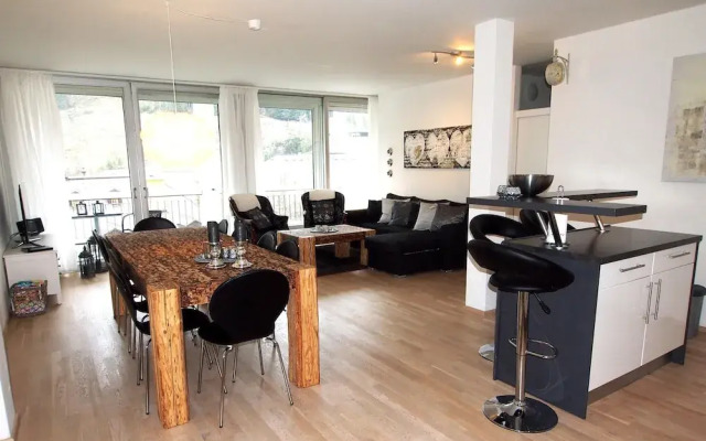 Spacious Apartment With Mountain View