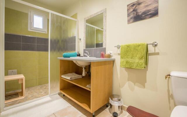 CHAMBRES D'HOTES 2 à 4p ou GITE DE GROUPE 16p, 7 ch, 6 sdb, parc et salle de réception