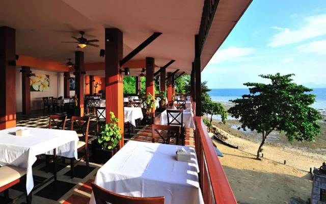 Koh Ngai Cliff Beach Resort
