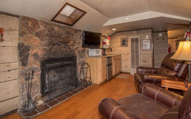 Whispering Pine Cabins