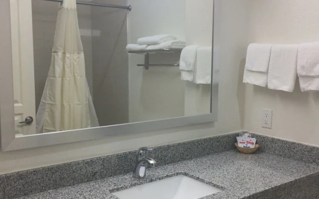 Scottish Inn & Suites