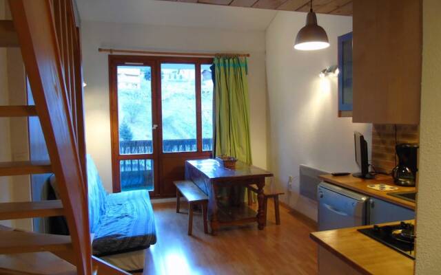 Lou Services Apartment THB65 LSI 001