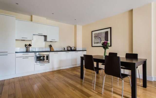Reading Central Serviced Apartment by Viridian Apartments