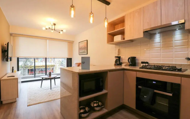 w Radiant 1BR With Modern Balcony in San Isidro