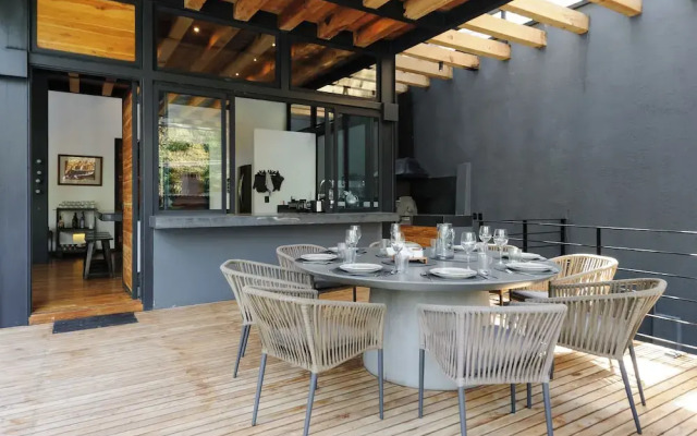 Casa Retiro With Pool and Garden