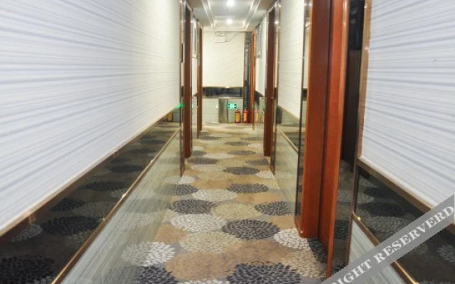 Guangzhou Ningtai Hotel (Ruyifang Metro Station Yongqingfang Branch)