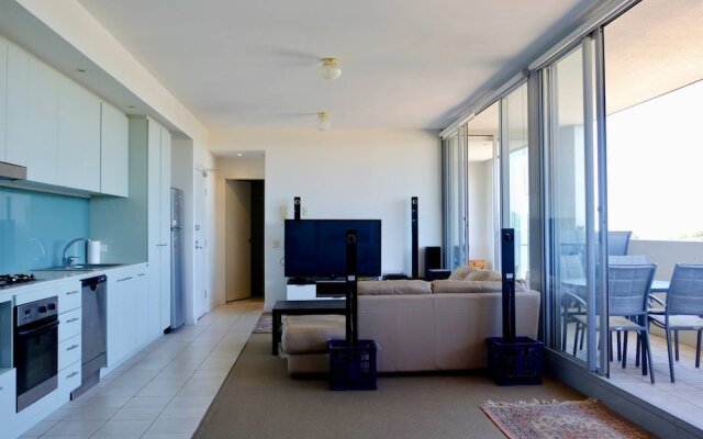 Spacious One Bedroom Apartment With Large Balcony