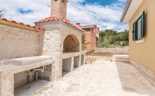 Nice Home in Verunic With Outdoor Swimming Pool, Wifi and 5 Bedrooms