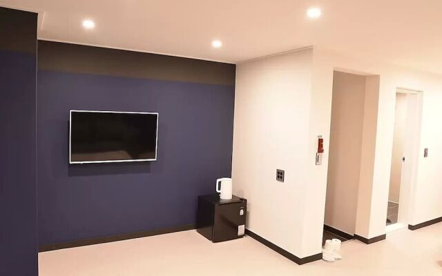 Unknown Hotel