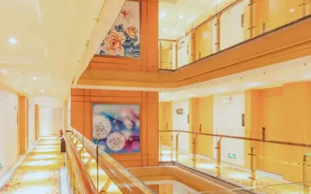 Xinlong Hotel (Qingyuan Changlong Avenue Yinzhan Hot Spring Branch)