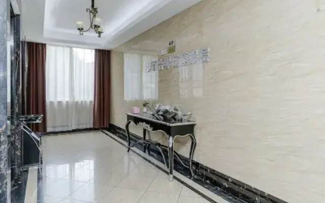Golden Hotel