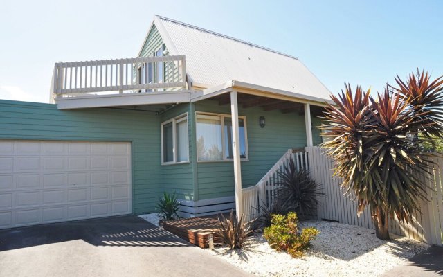 Archies Beachside Abode - Pet Friendly (Outside Only)