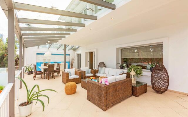 Sani Seaside Luxury-Private Pool Retreat for 21ppl