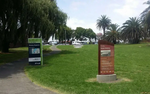New Smart Home Nearby Plaza