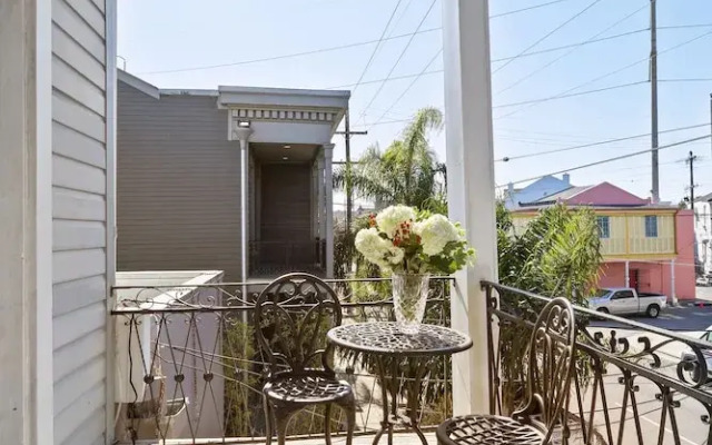 Montgomery Apartments on Magazine Street