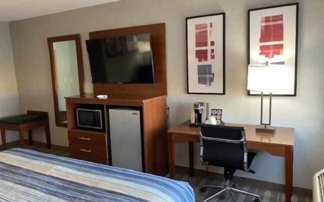 AmericInn by Wyndham Williamsburg