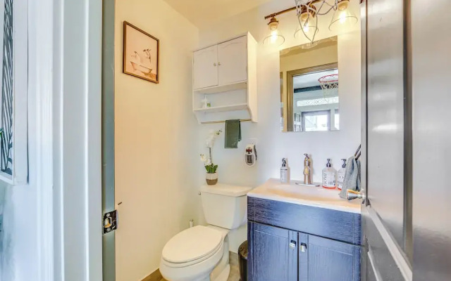 Dog-friendly Pittsburgh Home, 3 Mi to Downtown!