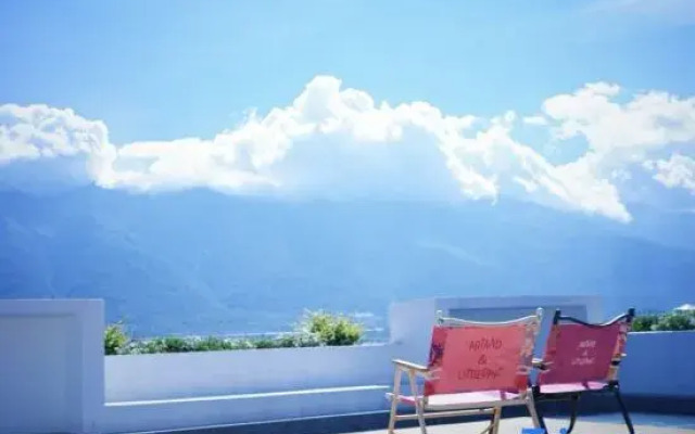 Talent Light Luxury Homestay (Dali Erhai Caicun Wharf Branch)