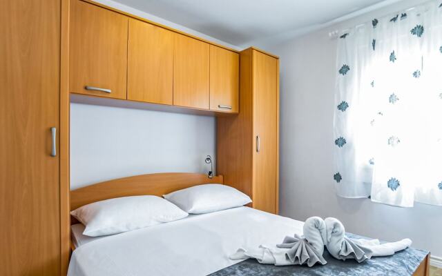 Attractive Apartment in Mastrinka near Sea Beach