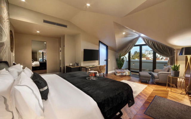 39 Kalamis Marina Hotel