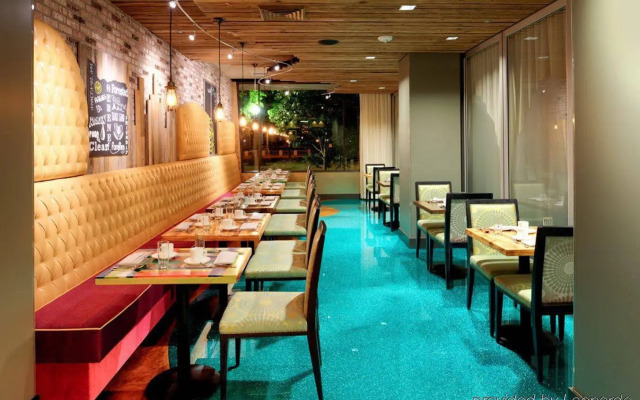 Staypineapple, Hotel Rose, Downtown Portland