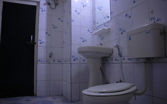 Blue Moon Guest House by OYO Rooms