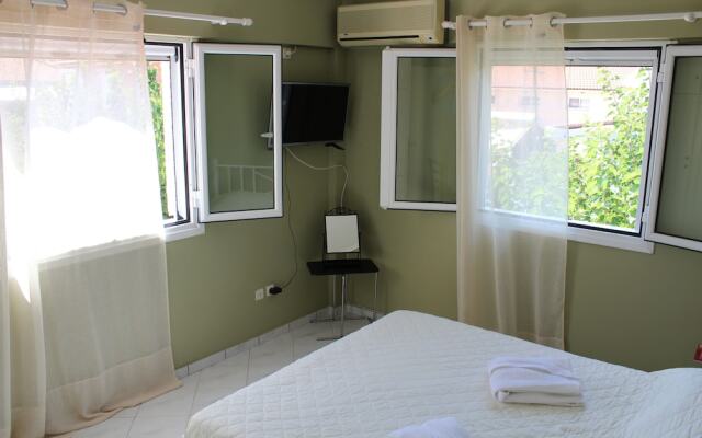 Alekos Beach Houses-Marina