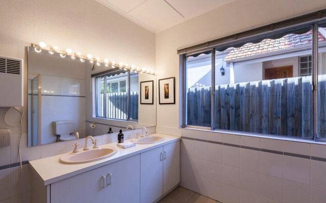KELLY, 3BDR Northcote House