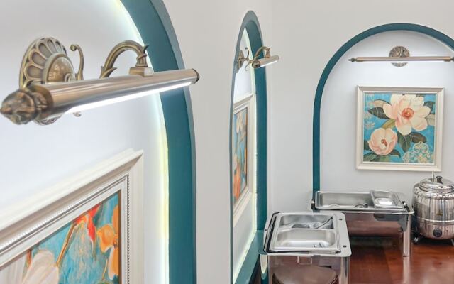 Marina Seaside Boutique Hotel