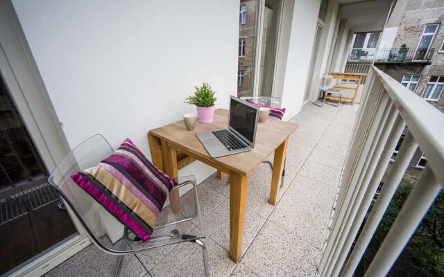 FriendHouse Apartments