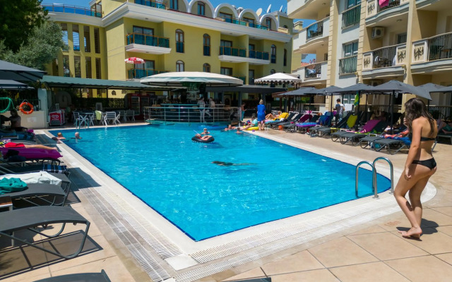 Club Karakas Apart