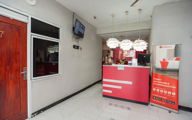 RedDoorz Plus near Mall Kelapa Gading