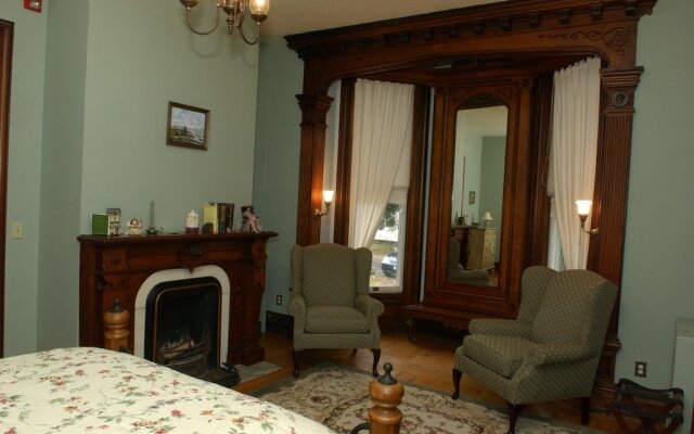 Chapin Park Bed & Breakfast