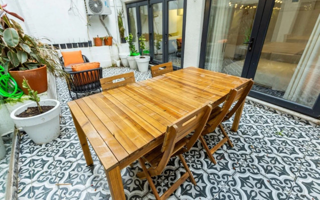 Flat 5 Min to Taksim With Backyard in Cihangir
