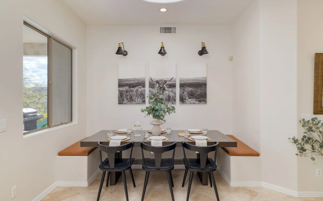 Montoya By Avantstay Pool, Putting Green, Views