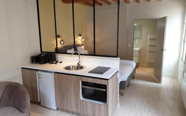 Au Loup Historic Apartments