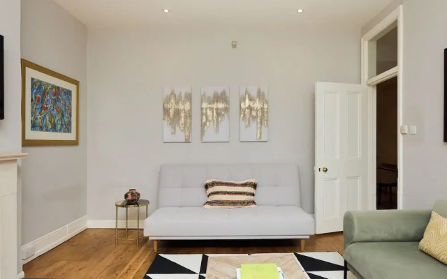 The West Kensington Hideout - Cozy 2bdr Flat With Garden