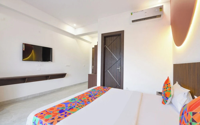 Fabhotel Black Pepper