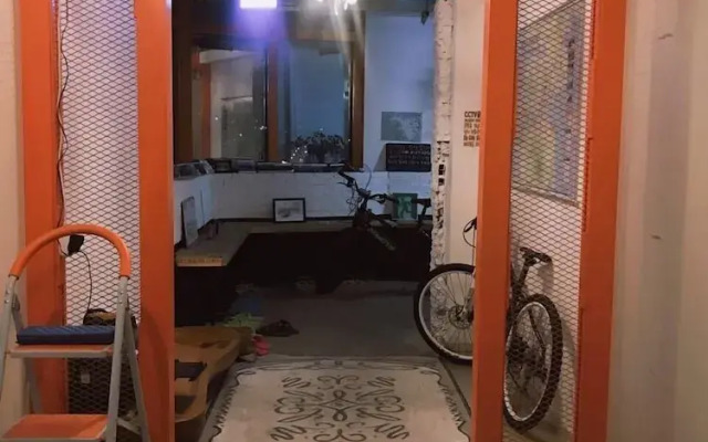 Life Guesthouse - Hostel