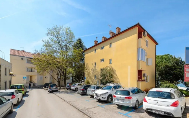 Pretty Apartment Near Golf Course