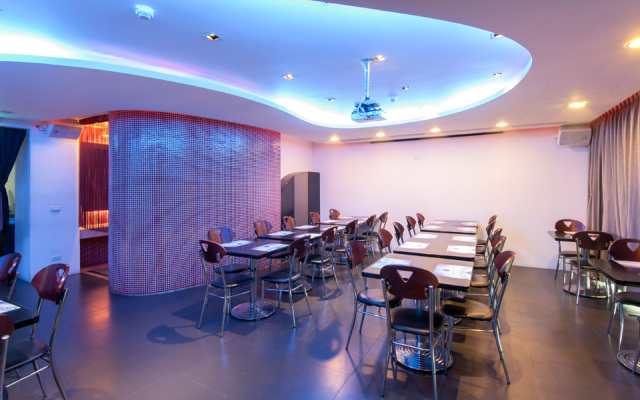 Yanold Fashion Spring House