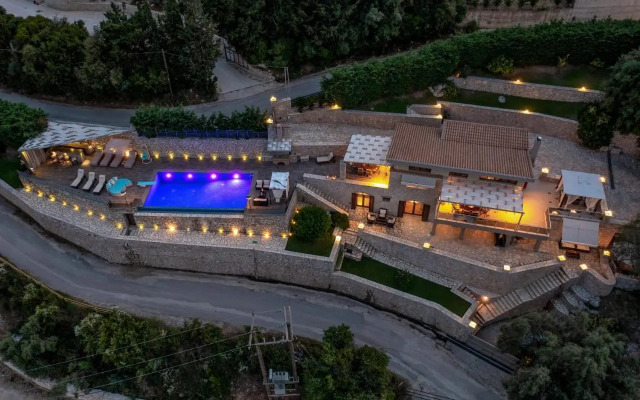 Villa Kastro - Luxury Hospitality