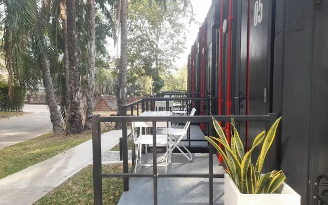 Nomads Homestay Sriracha