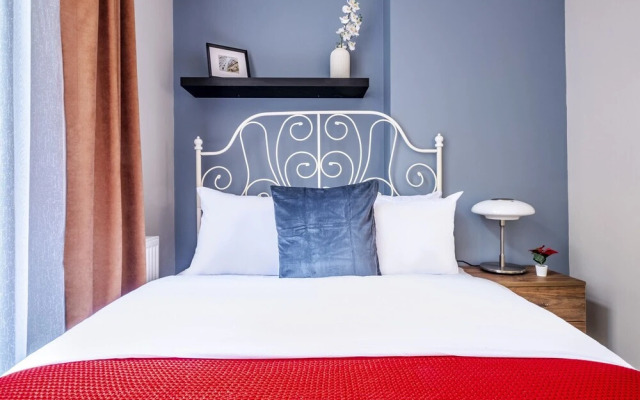 Central Flat With Sleek Interior in Sisli