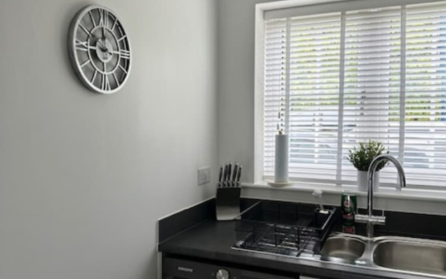 Stylish 2 Bedroom House - Village Location