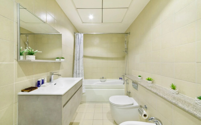 Maison Privee - High-Floor Trendy Apt w/ Marina, Palm & Ocean Vws