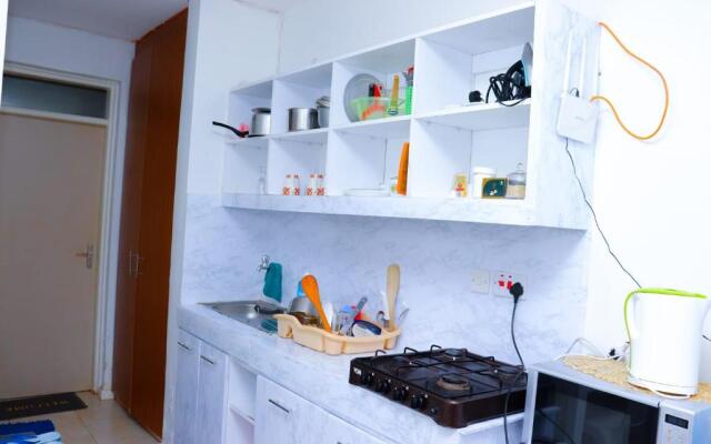 LaMeg Furnished Studio in Coral Bells Apartment